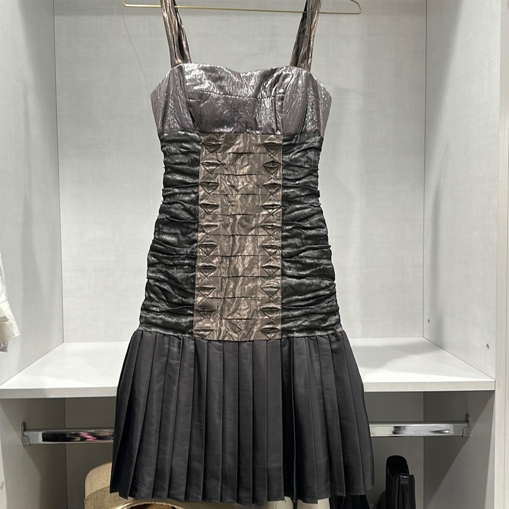 Nicole Miller Collection metallic occasion dress size 2. Stunning detailing. EUC